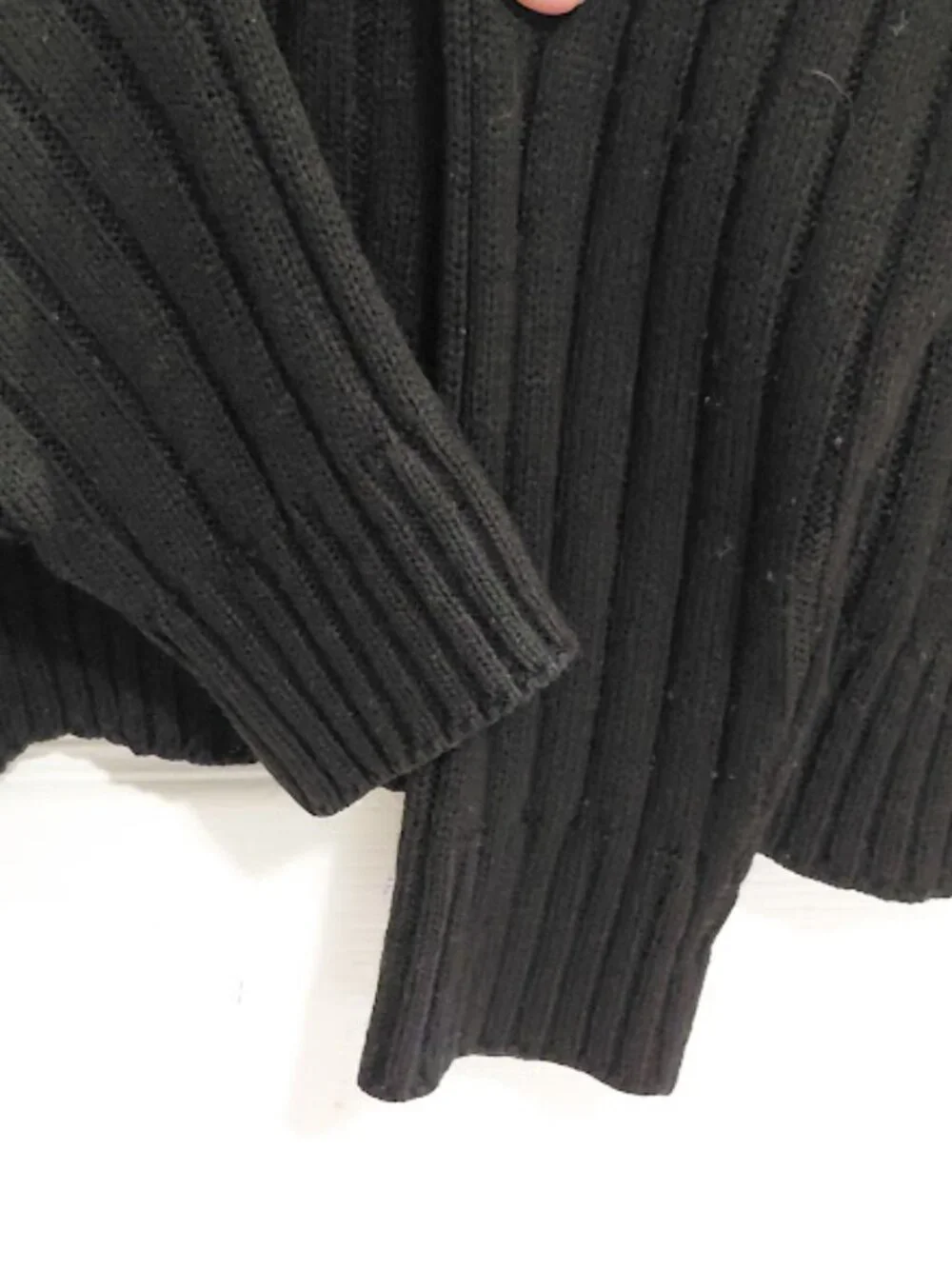 Vintage 90's Y2K UNTIED Men's Black Cream Burgundy Colorway Ribbed Knit Sweater